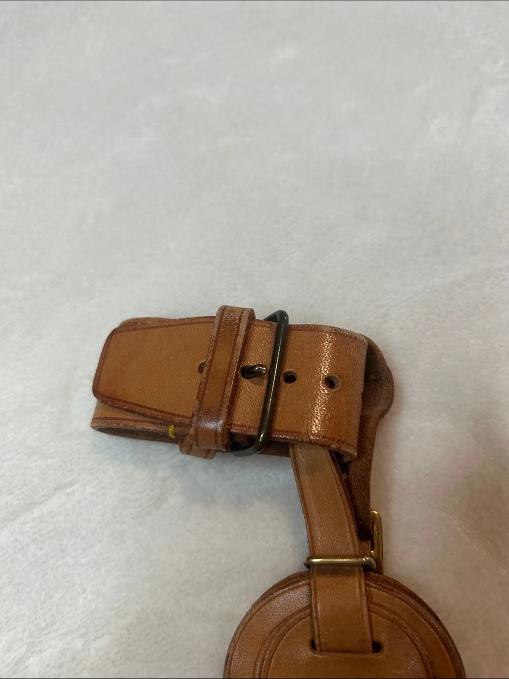 Louis Vuitton Tan Leather Luggage Tag with Gold-Tone Buckle and handle strap